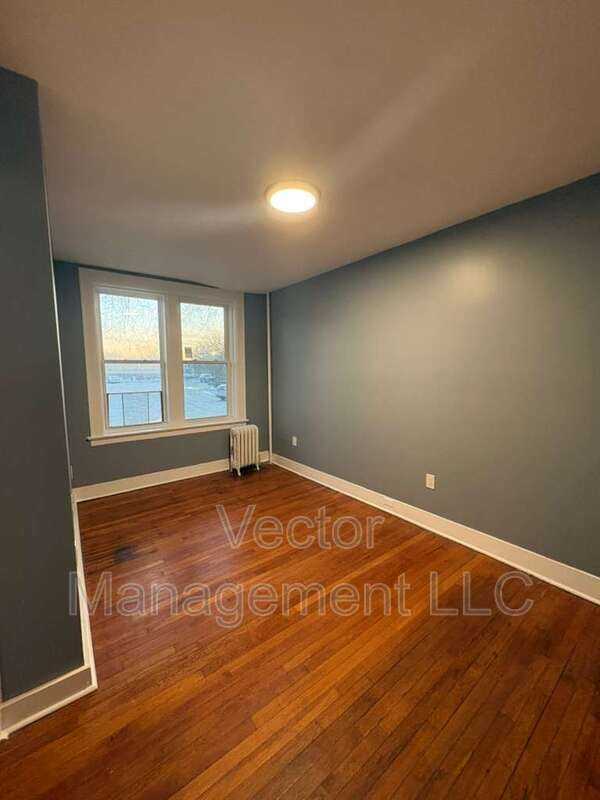 1476 Chapel St - Photo 3 of 8