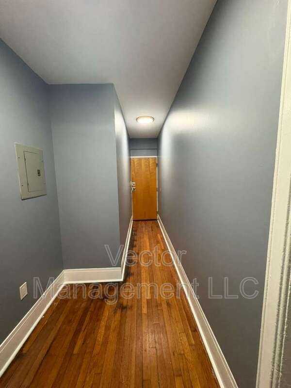 1476 Chapel St - Photo 4 of 8