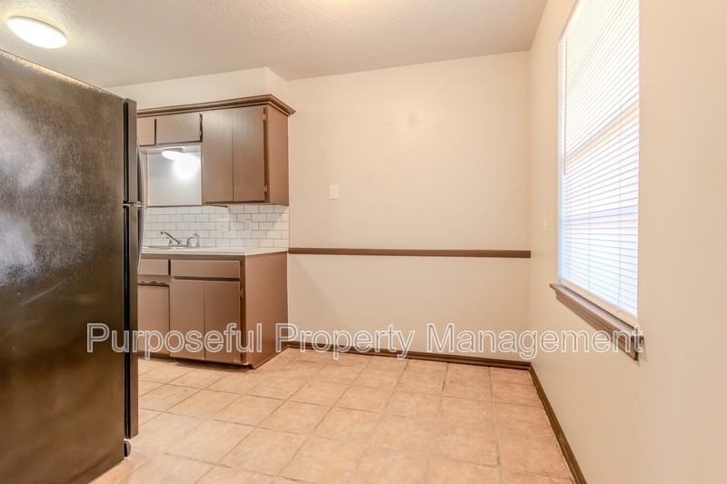 516 N Ponca Ave - Photo 5 of 15