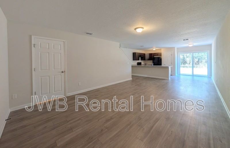 4407 Melissa Ct W - Photo 5 of 19