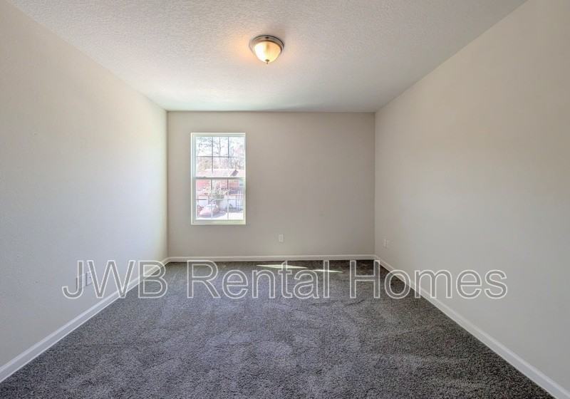 4407 Melissa Ct W - Photo 7 of 19