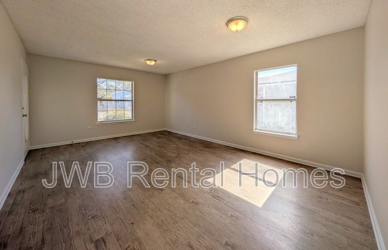 1310 Harrison St - Photo 5 of 17