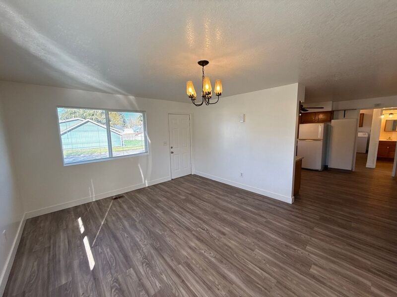 1011 Cedar St - Photo 3 of 33