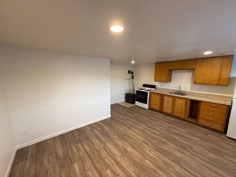 1135 Salem Ave Se - Photo 3 of 18