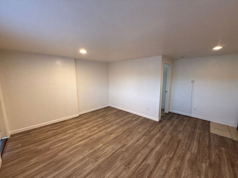 1135 Salem Ave Se - Photo 6 of 18