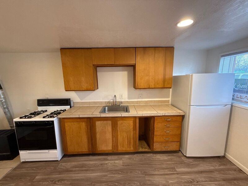 1135 Salem Ave Se - Photo 7 of 18