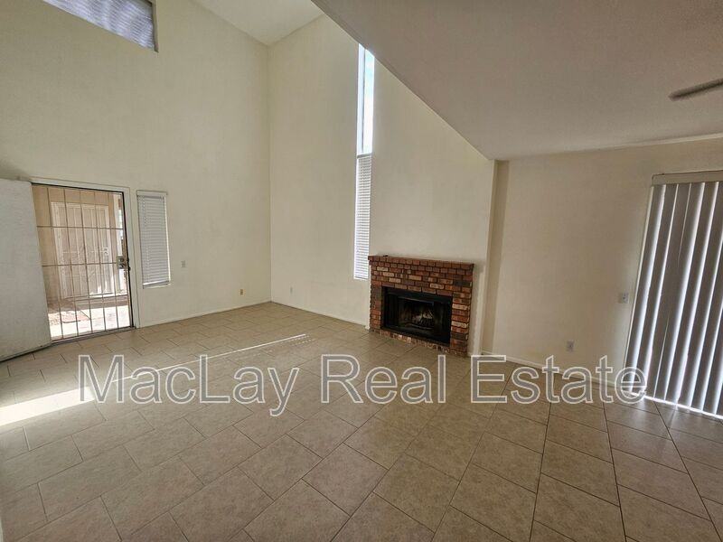 7038 S 42nd St - Photo 6 of 22