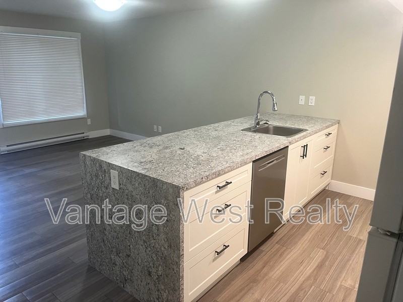 325 Woods Rd - Photo 2 of 9