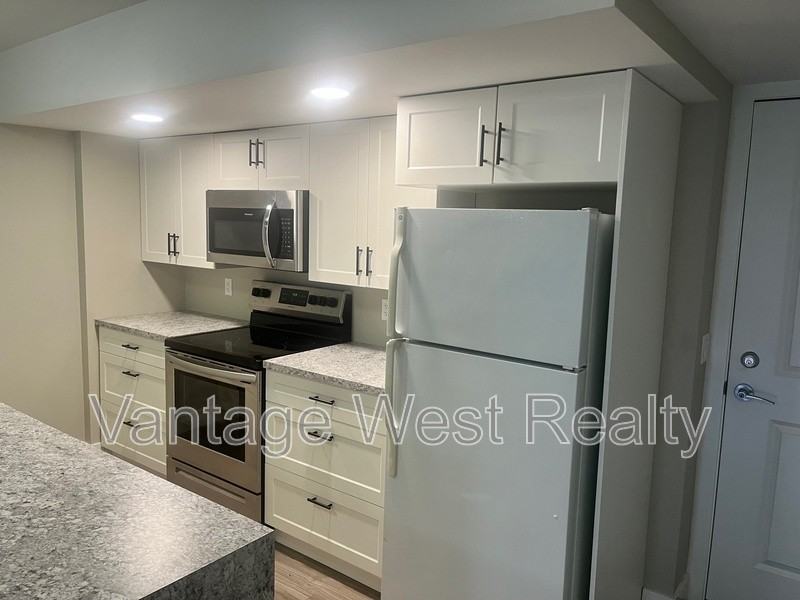 325 Woods Rd - Photo 3 of 9