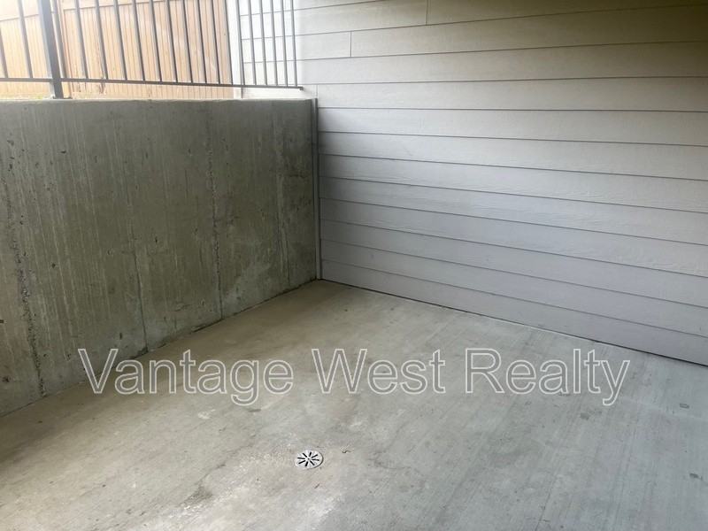 325 Woods Rd - Photo 5 of 9