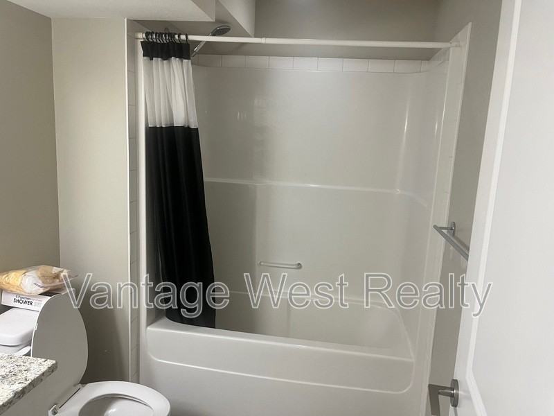 325 Woods Rd - Photo 7 of 9