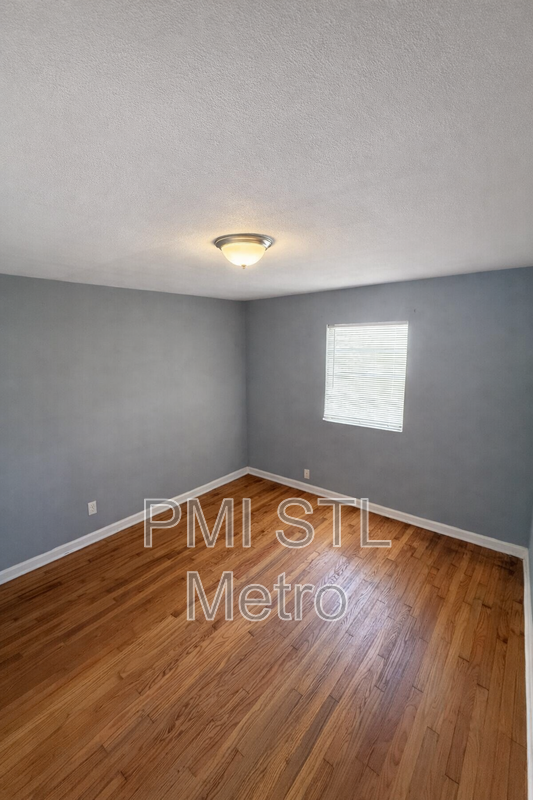 705 Beardsley Ct - Photo 3 of 9