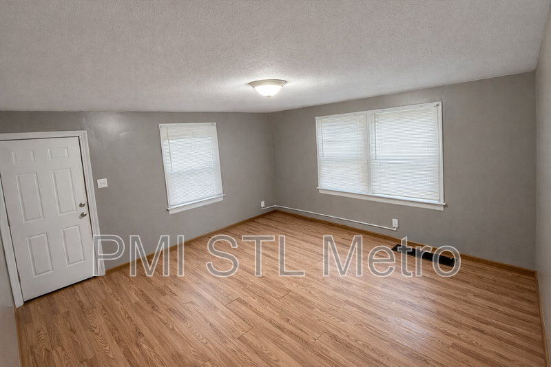 7008 Paisley Dr - Photo 2 of 8