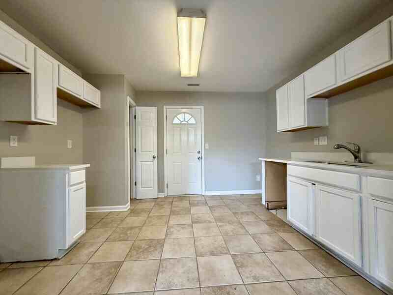 3746 Glenwood Dr - Photo 4 of 22