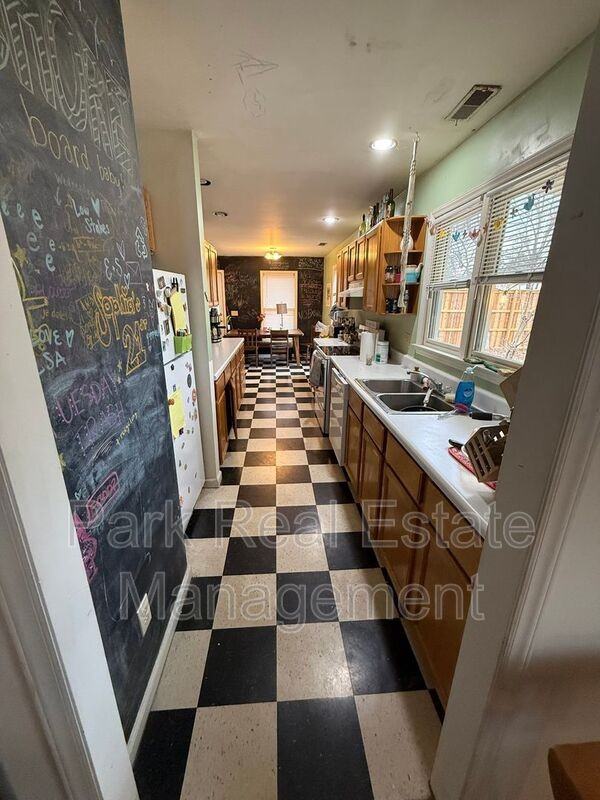 505 N Greensboro St #D - Photo 3 of 12