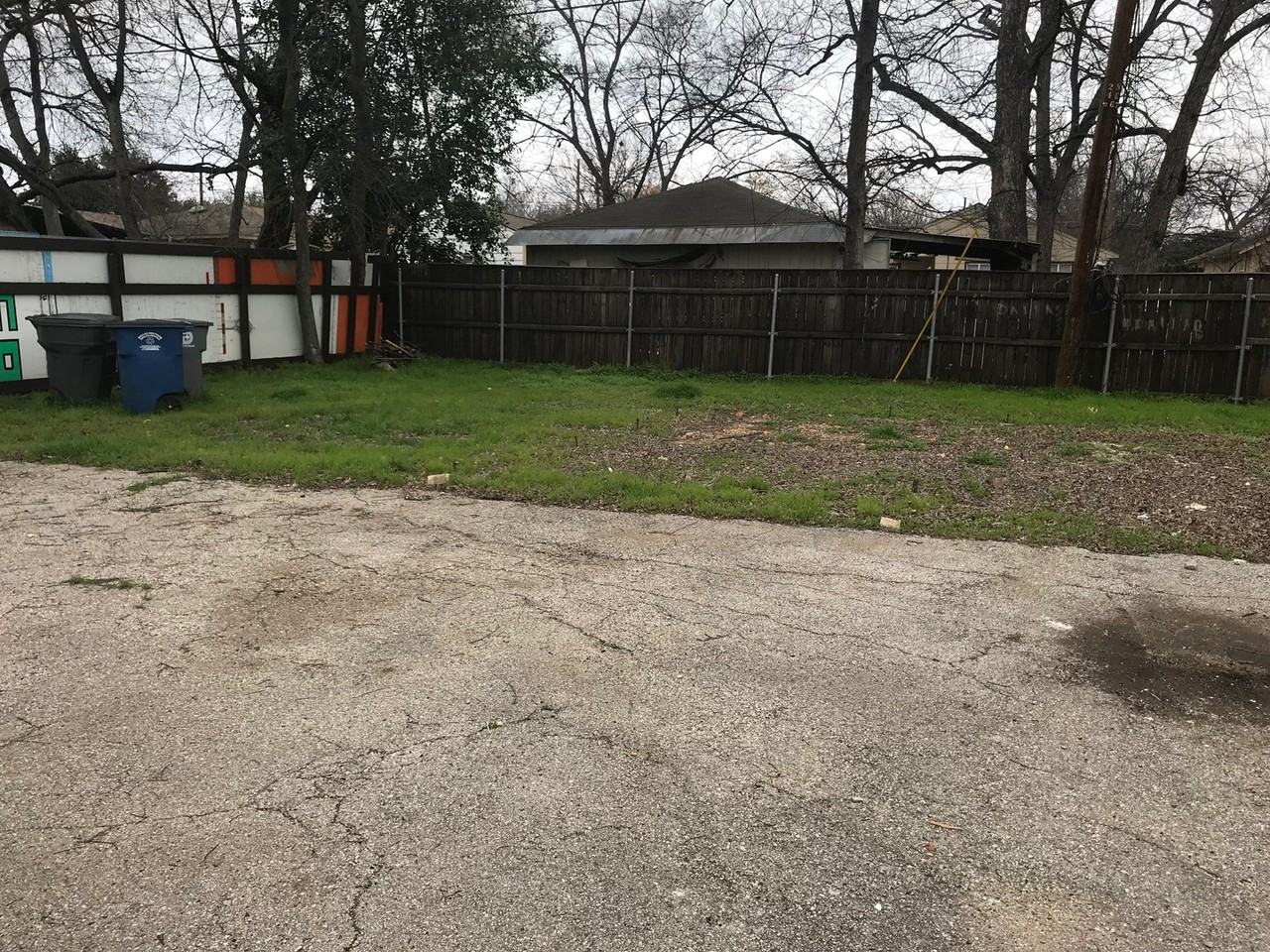 512 Graham Ave - Photo 2 of 19