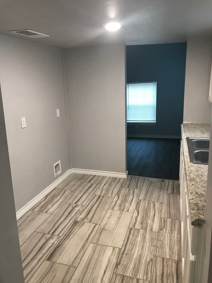 512 Graham Ave - Photo 5 of 19