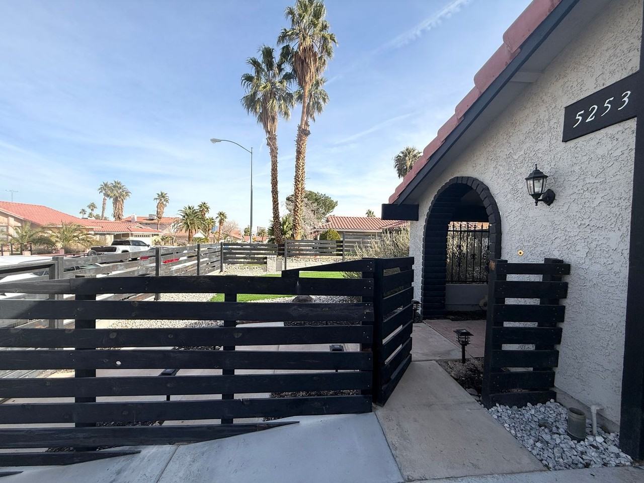 5253 Cartaro Dr - Photo 3 of 33