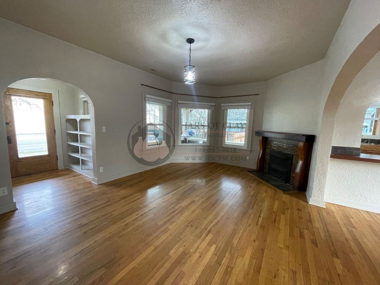 1704 Applegate St - Photo 6 of 20