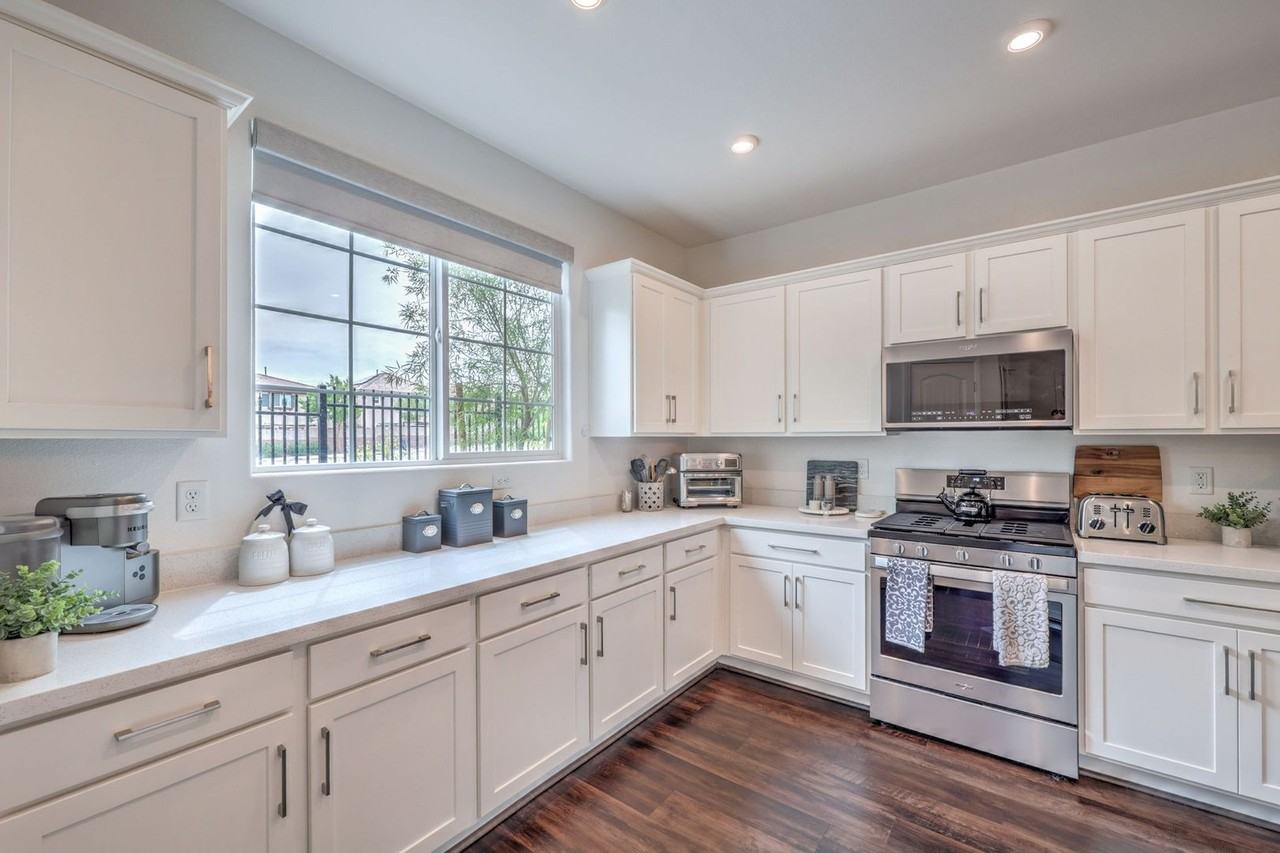 10643 Sariah Skye Ave - Photo 7 of 50