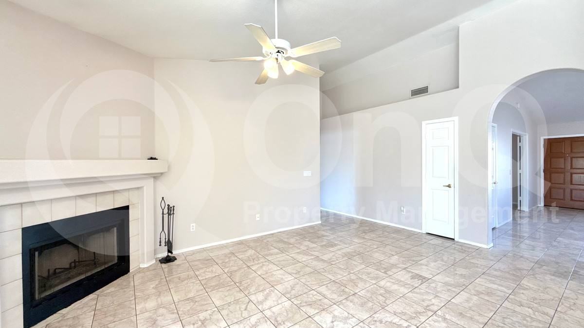 819 E Cindy St - Photo 7 of 10