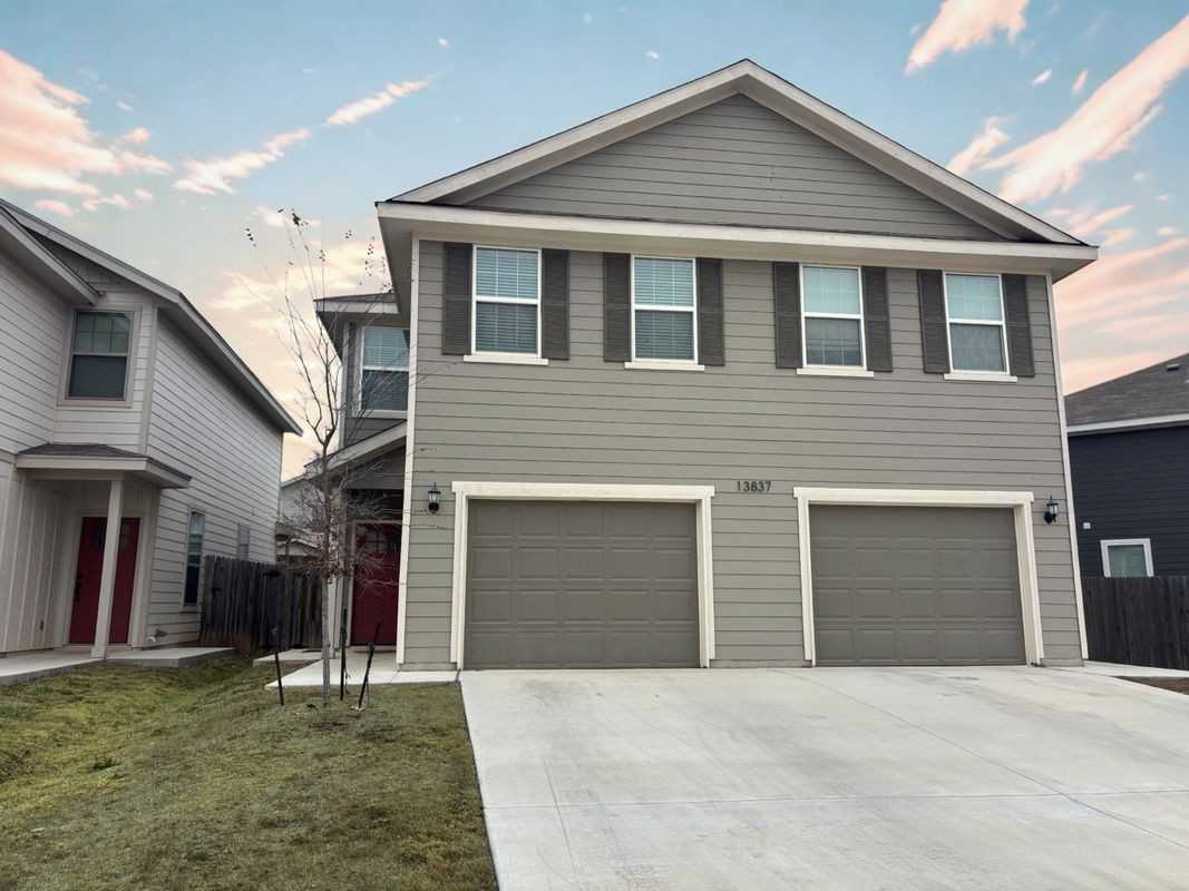 13837 Enzo Gate - Photo 2 of 26