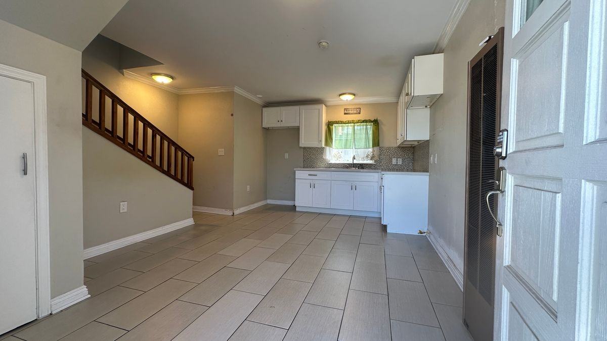 9929 Alesia St - Photo 2 of 17