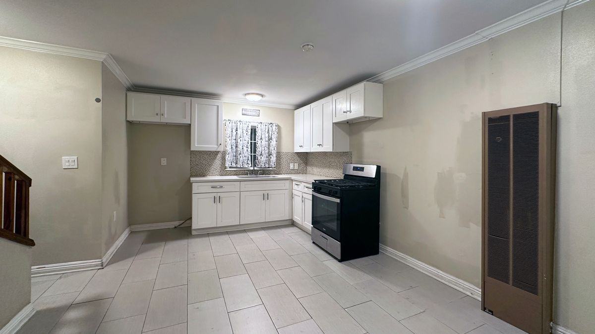 9929 Alesia St - Photo 3 of 17