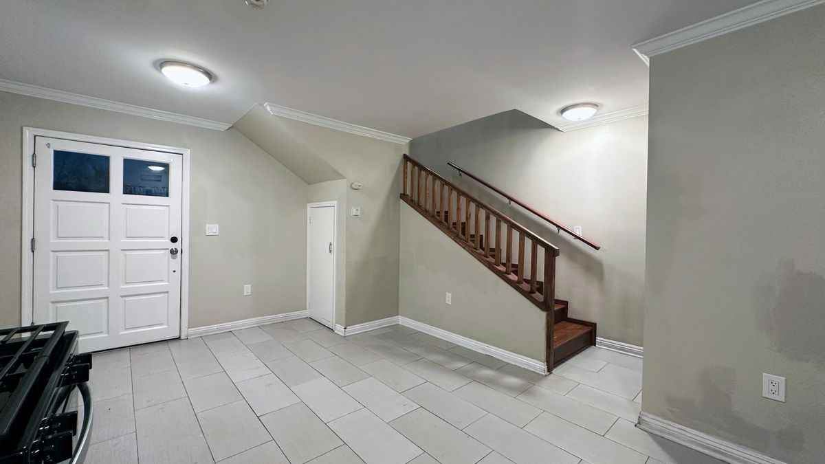 9929 Alesia St - Photo 5 of 17