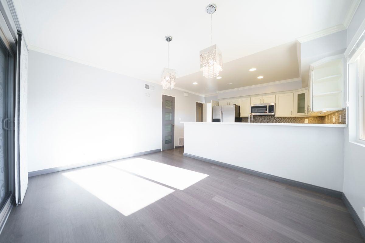 2830 Lakeridge Ln - Photo 2 of 43