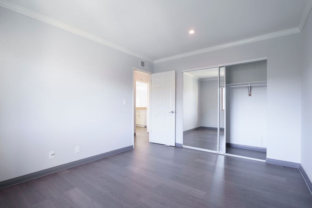 2830 Lakeridge Ln - Photo 4 of 43