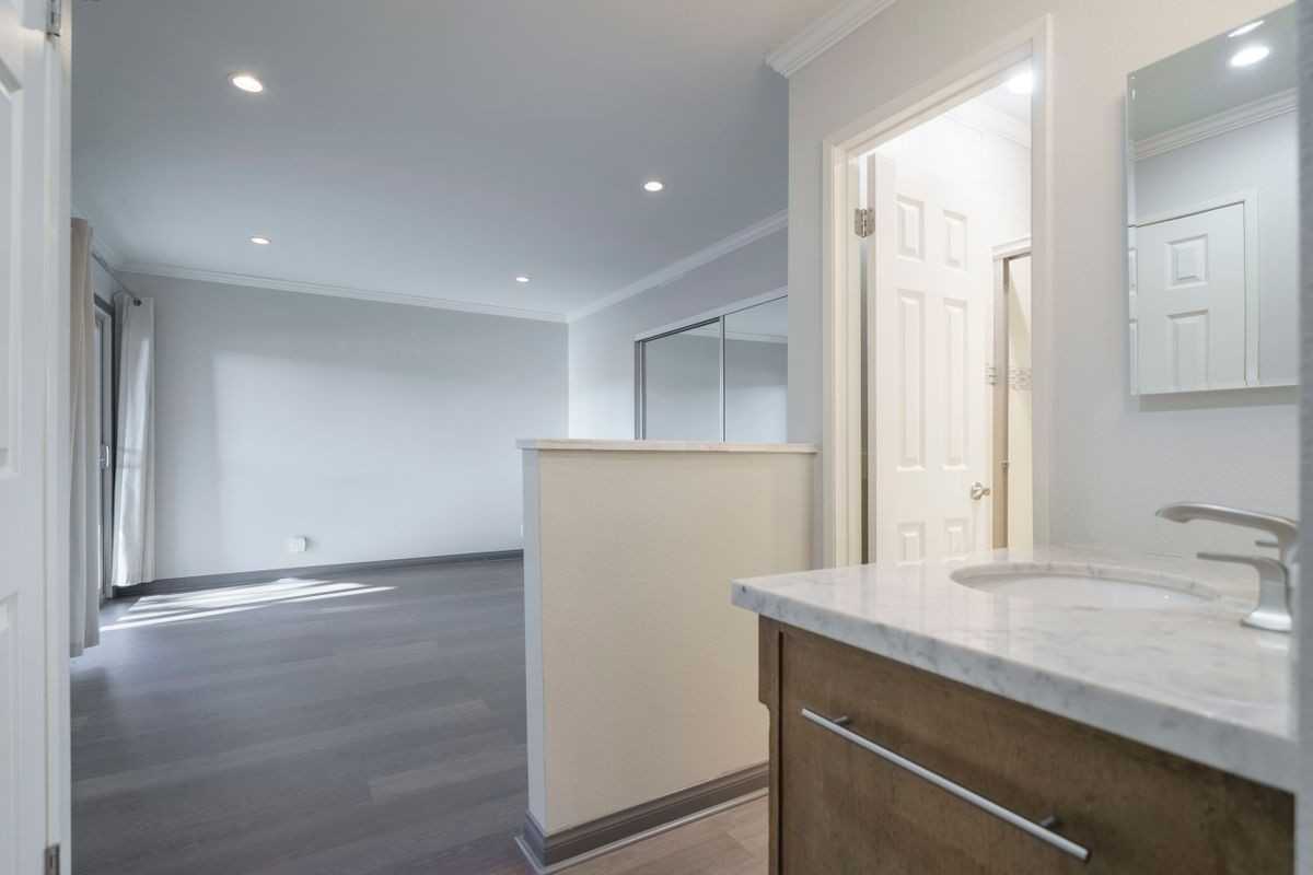 2830 Lakeridge Ln - Photo 5 of 43