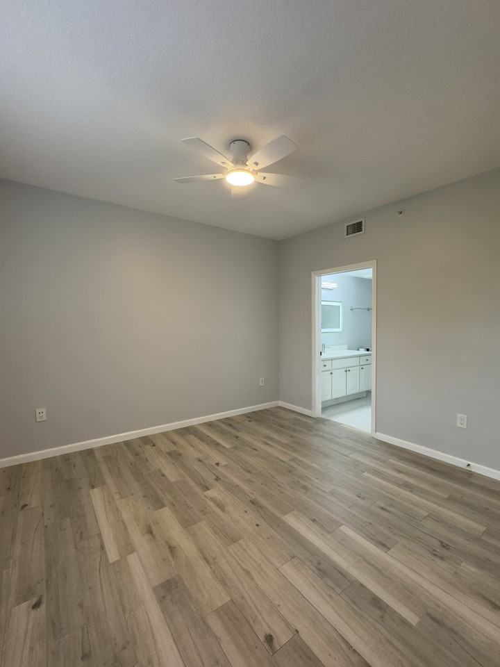 2042 Alta Meadows Ln #1712 - Photo 3 of 13