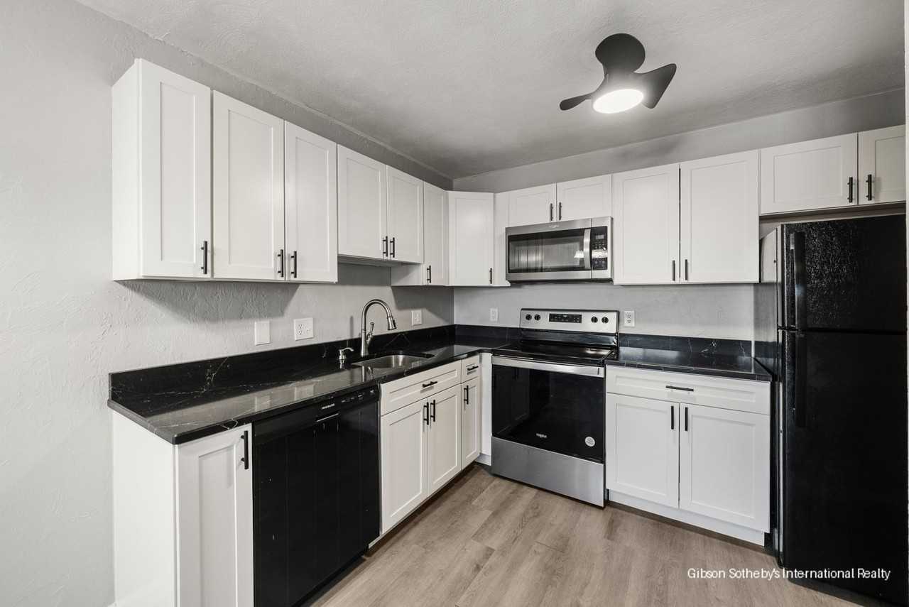 22 Irving St #15 - Photo 7 of 25