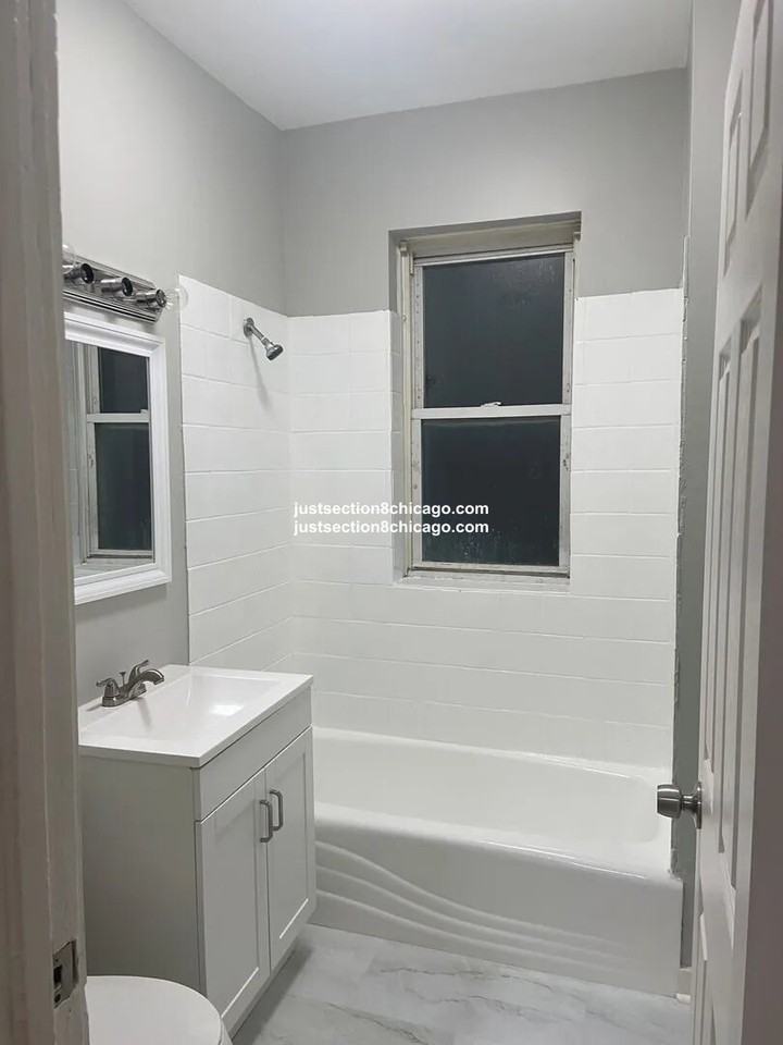 5735 W West Washington Blvd. #1 - Photo 5 of 7