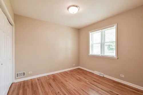 1542 Boeger Ave - Photo 5 of 8