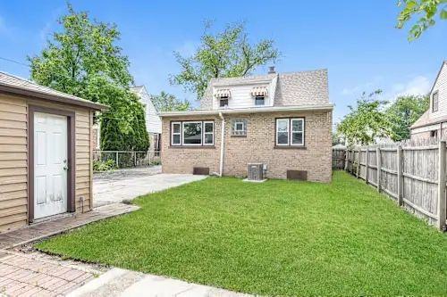 1542 Boeger Ave - Photo 7 of 8