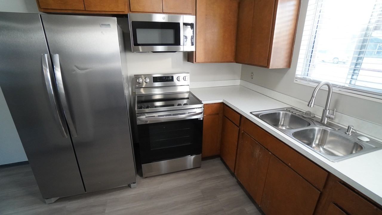 1277 E Gordon Ave - Photo 3 of 22