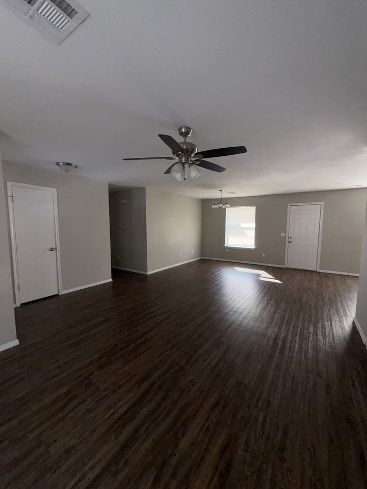 8105 W Lakeshore Dr - Photo 3 of 17