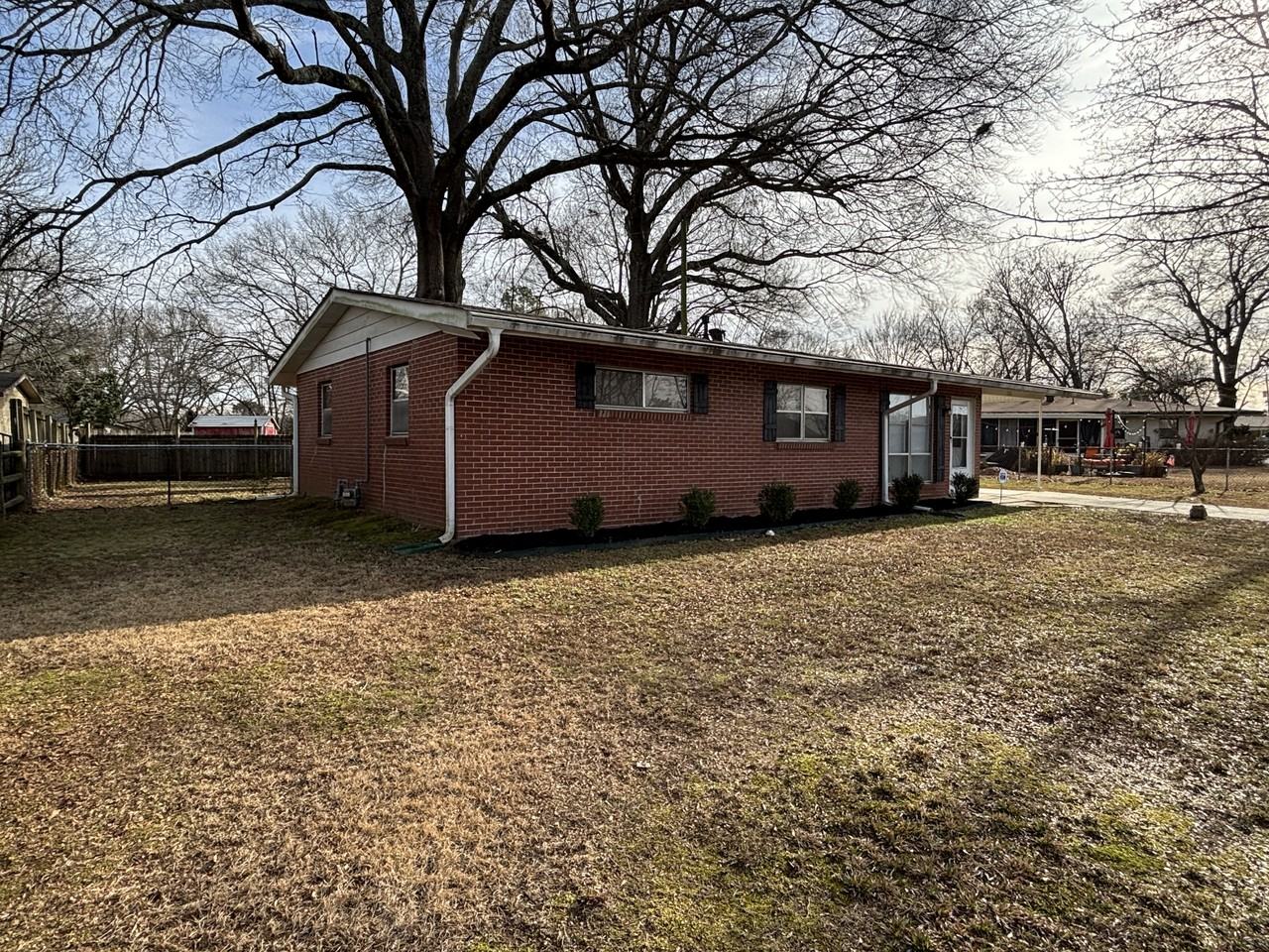 721 Neal St - Photo 2 of 18