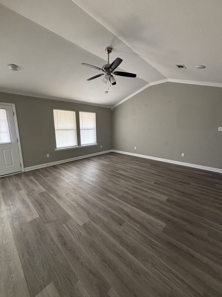 10 Jennifer Cv - Photo 3 of 16