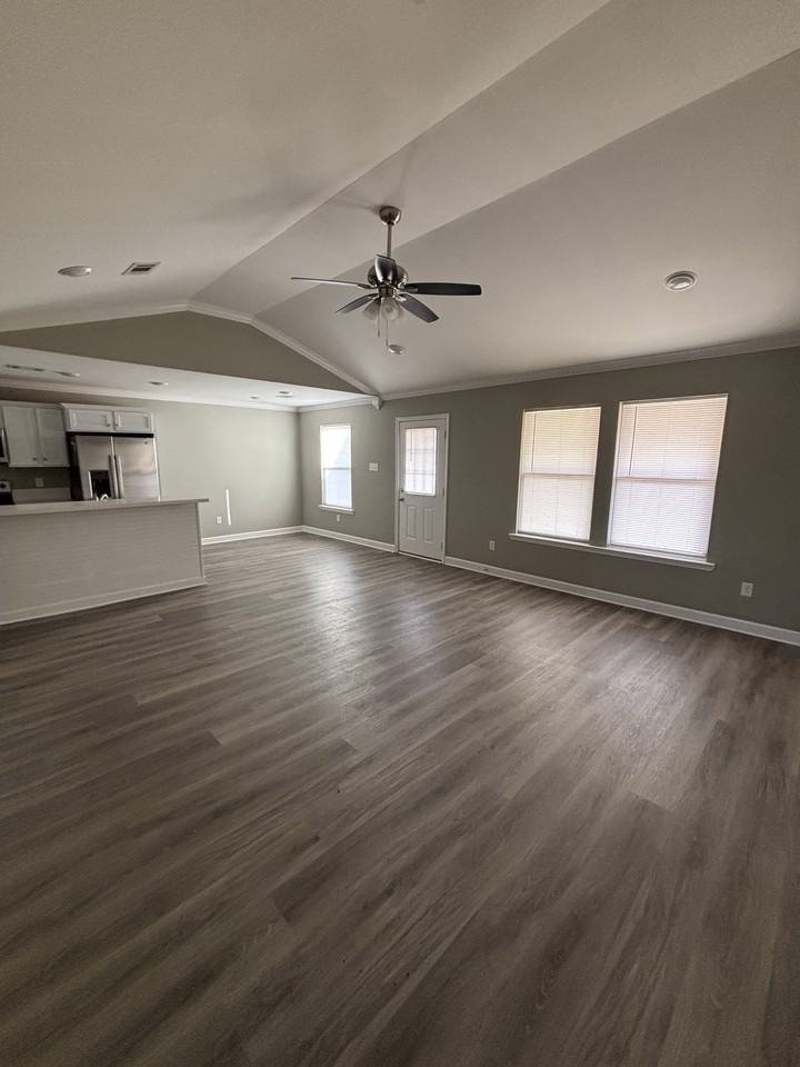 10 Jennifer Cv - Photo 4 of 16