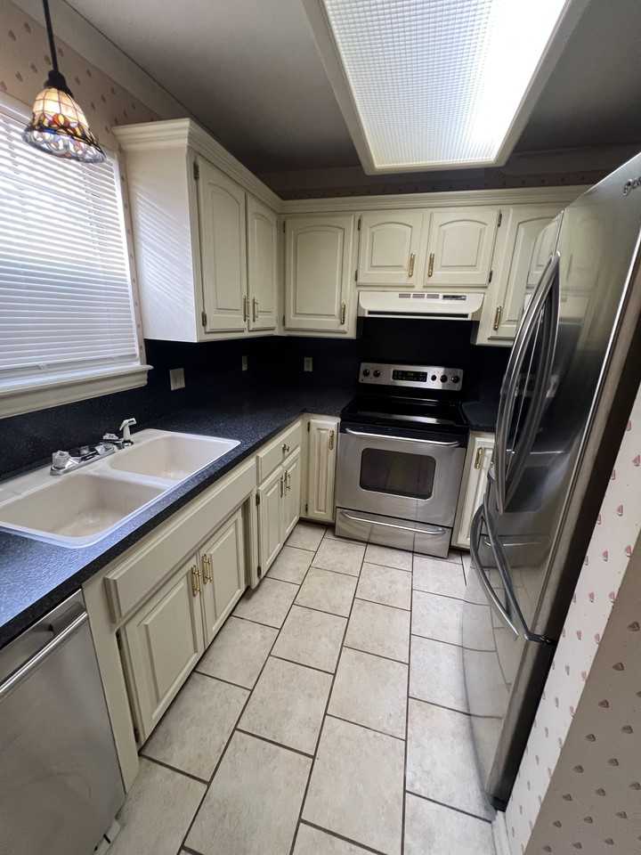 805 Woodward Ave - Photo 5 of 14