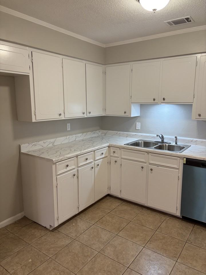 602 Timber Hill Dr - Photo 6 of 17