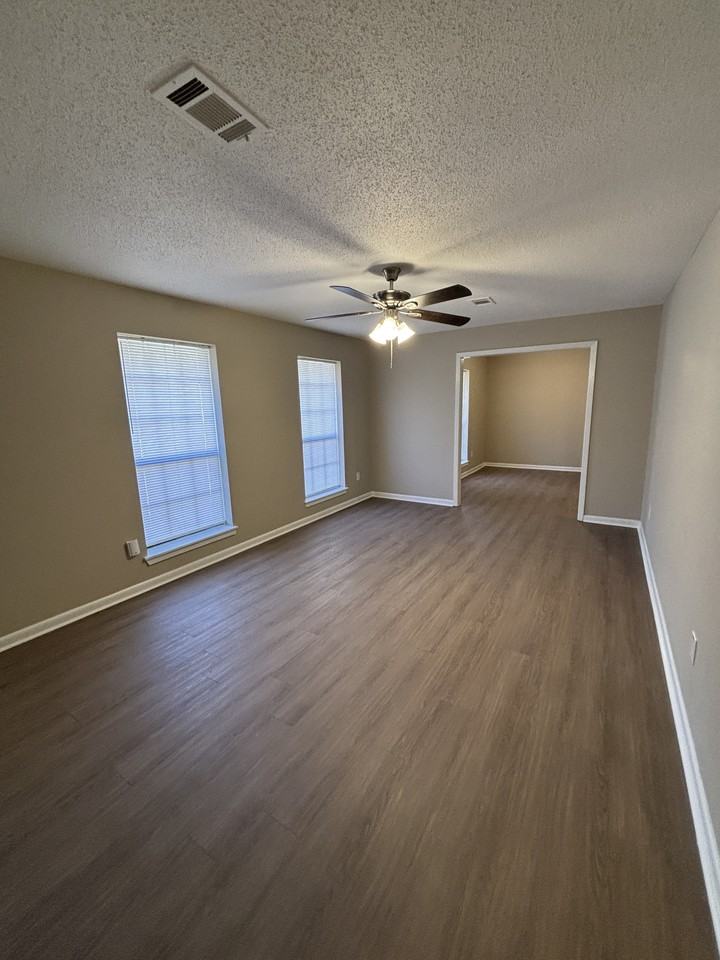 201 Goff St - Photo 3 of 16