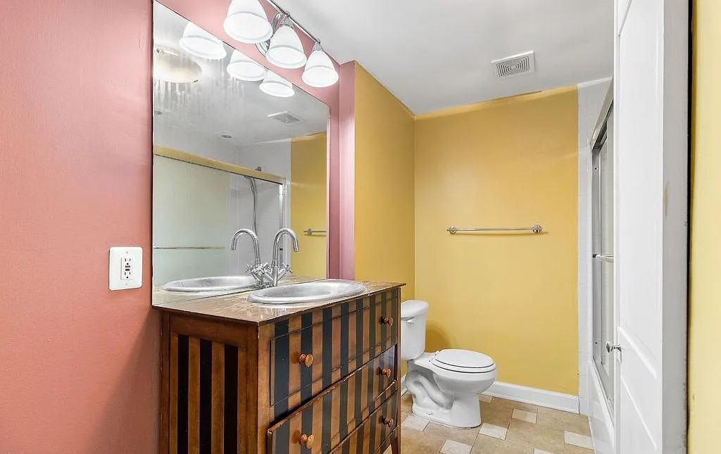 1101 Saint Paul St - Photo 2 of 7