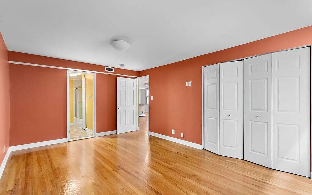 1101 Saint Paul St - Photo 6 of 7