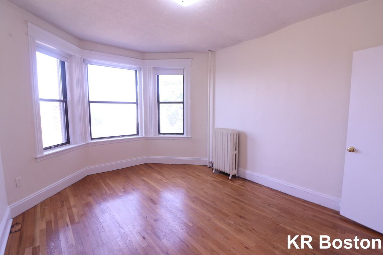 Commonwealth Ave #29 - Photo 6 of 12