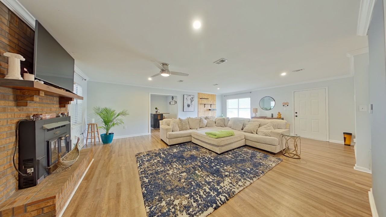 3083 Skyline Dr - Photo 3 of 16