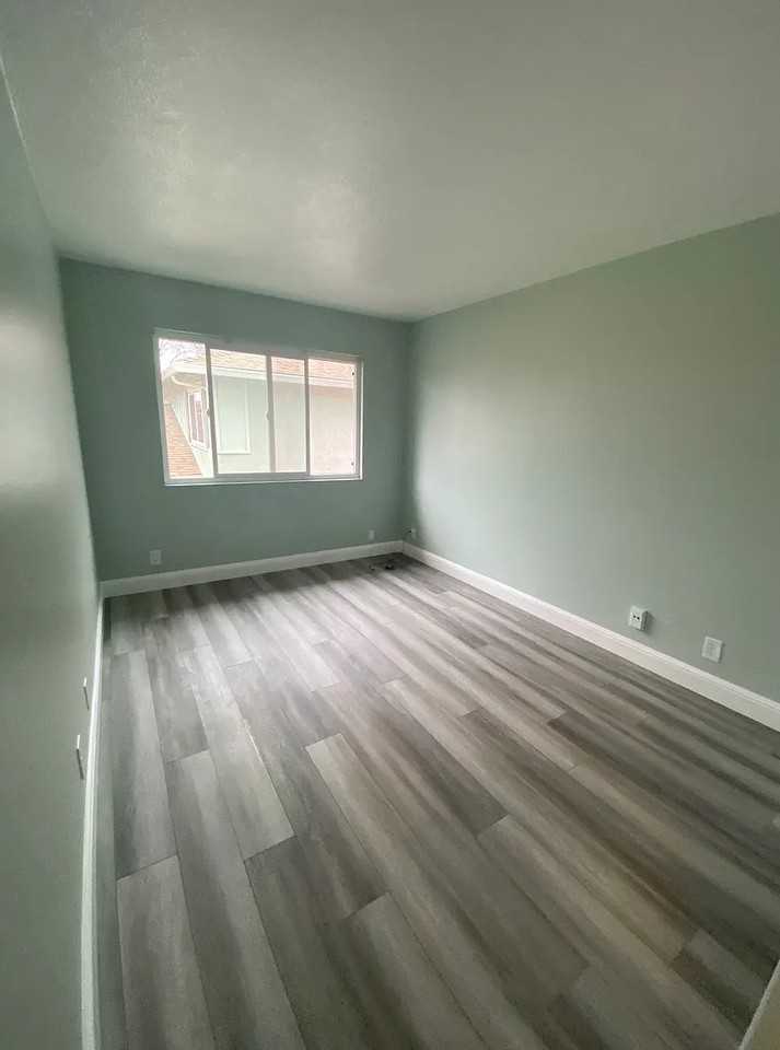 1362 Del Rio Cir #B - Photo 5 of 7